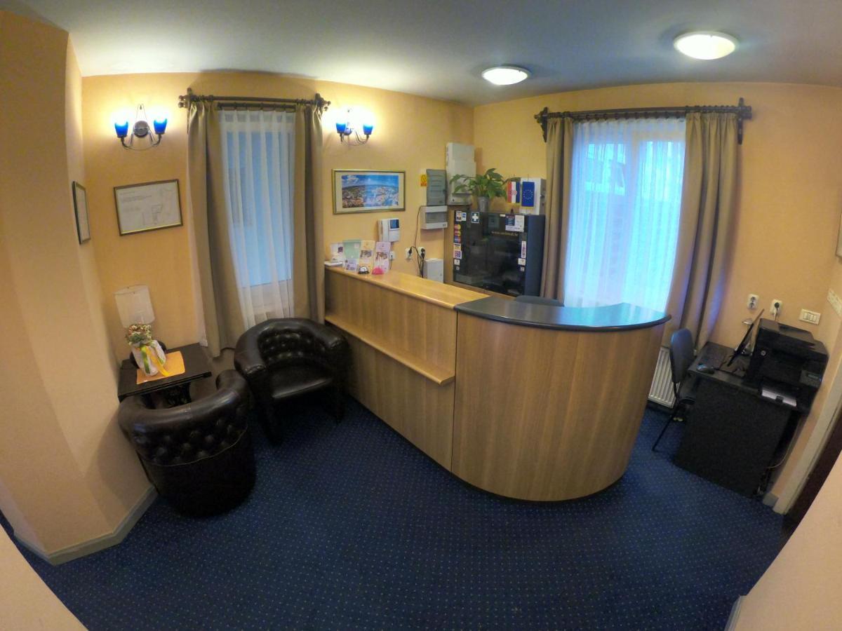 Hotel Carlstadt カルロヴァッツ エクステリア 写真