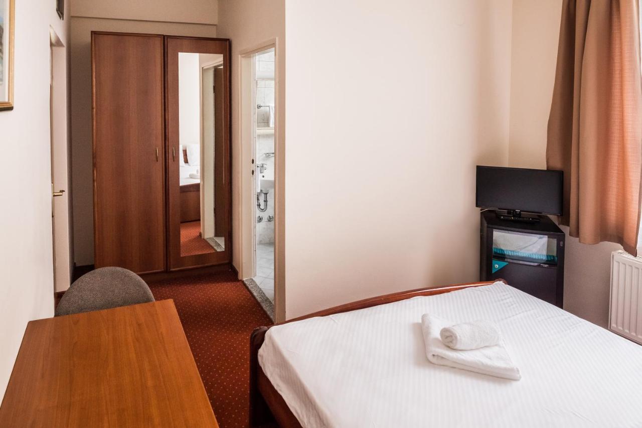 Hotel Carlstadt カルロヴァッツ エクステリア 写真