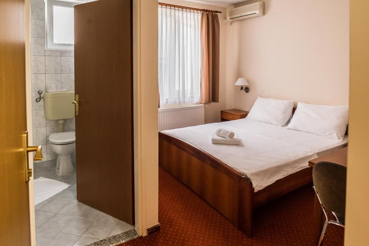 Hotel Carlstadt カルロヴァッツ エクステリア 写真