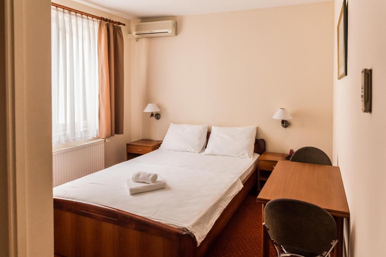Hotel Carlstadt カルロヴァッツ エクステリア 写真