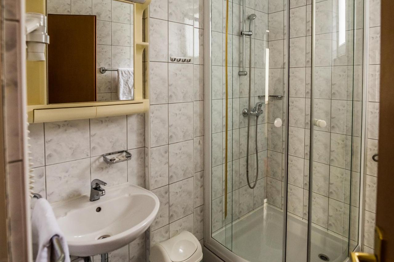Hotel Carlstadt カルロヴァッツ エクステリア 写真