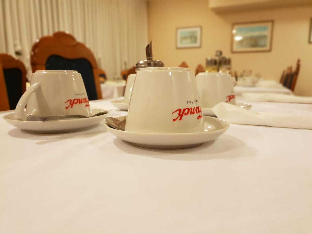 Hotel Carlstadt カルロヴァッツ エクステリア 写真