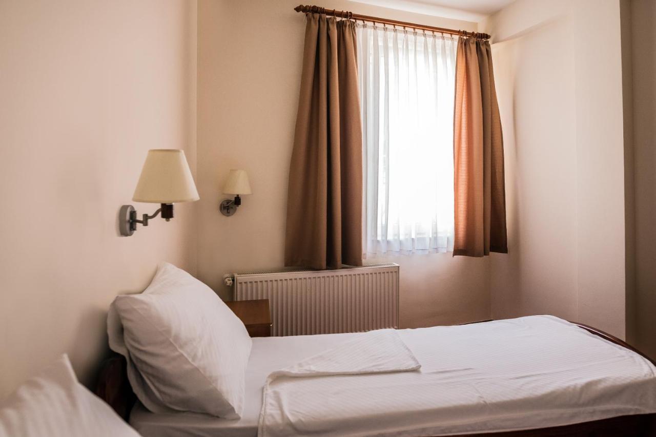 Hotel Carlstadt カルロヴァッツ エクステリア 写真