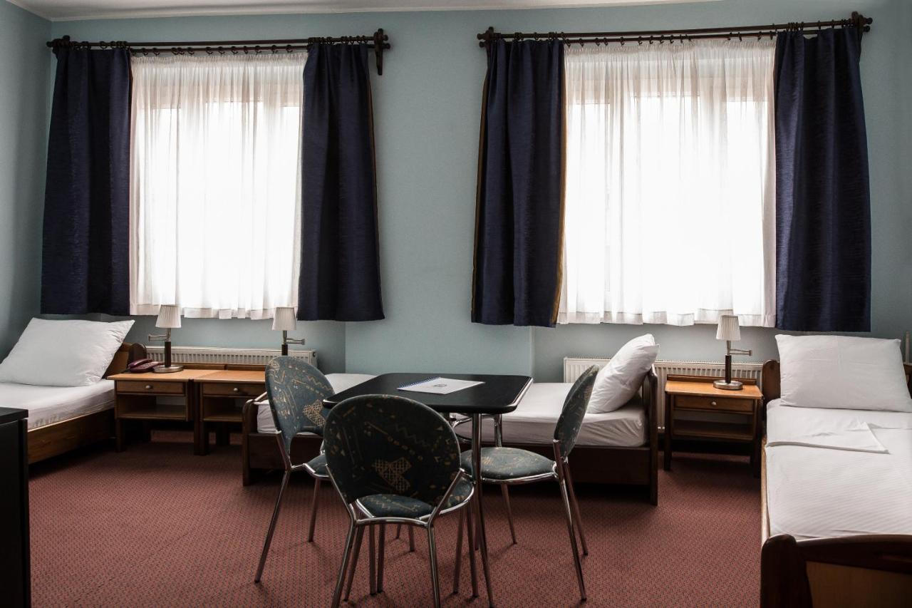 Hotel Carlstadt カルロヴァッツ エクステリア 写真