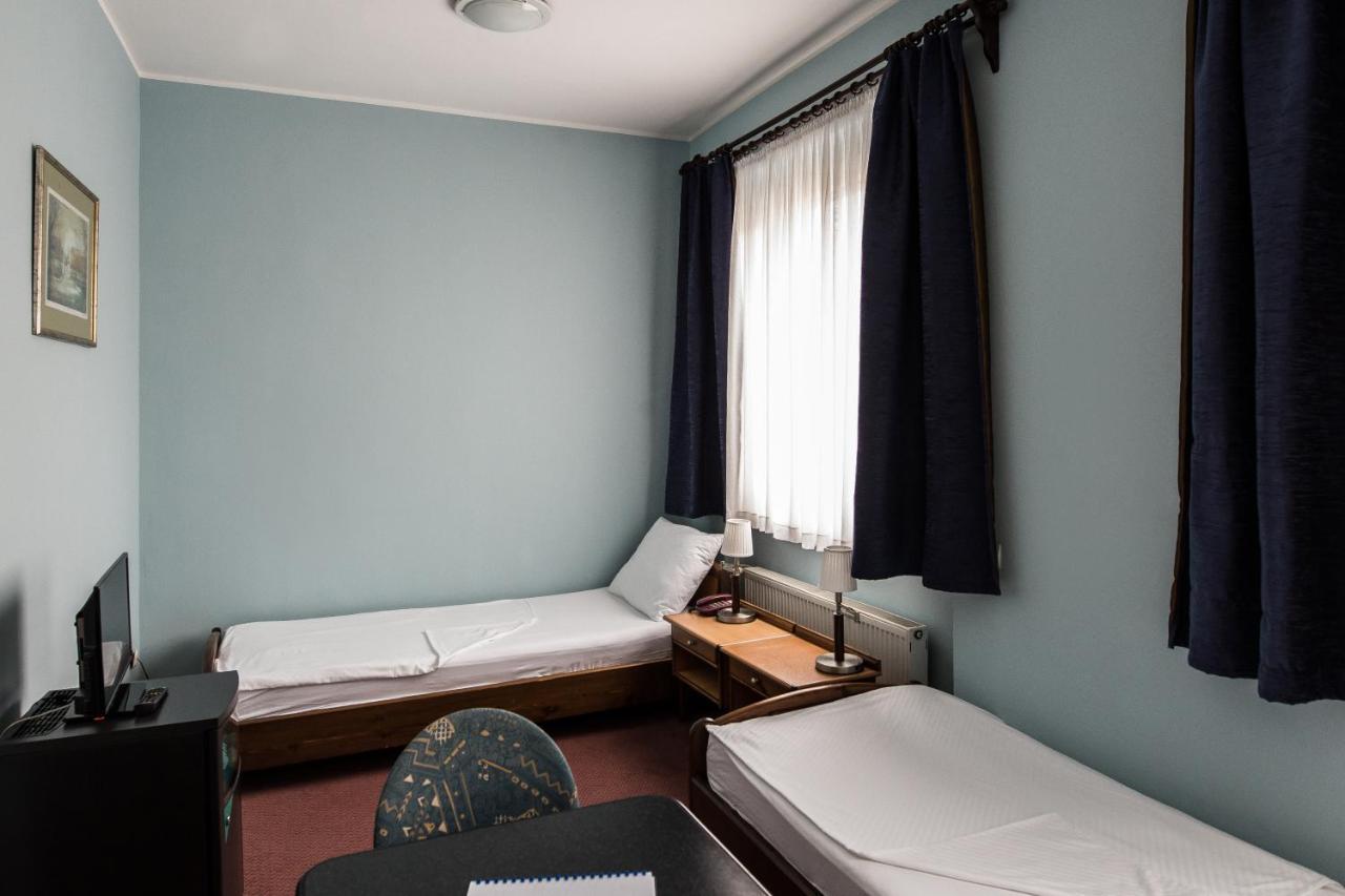 Hotel Carlstadt カルロヴァッツ エクステリア 写真