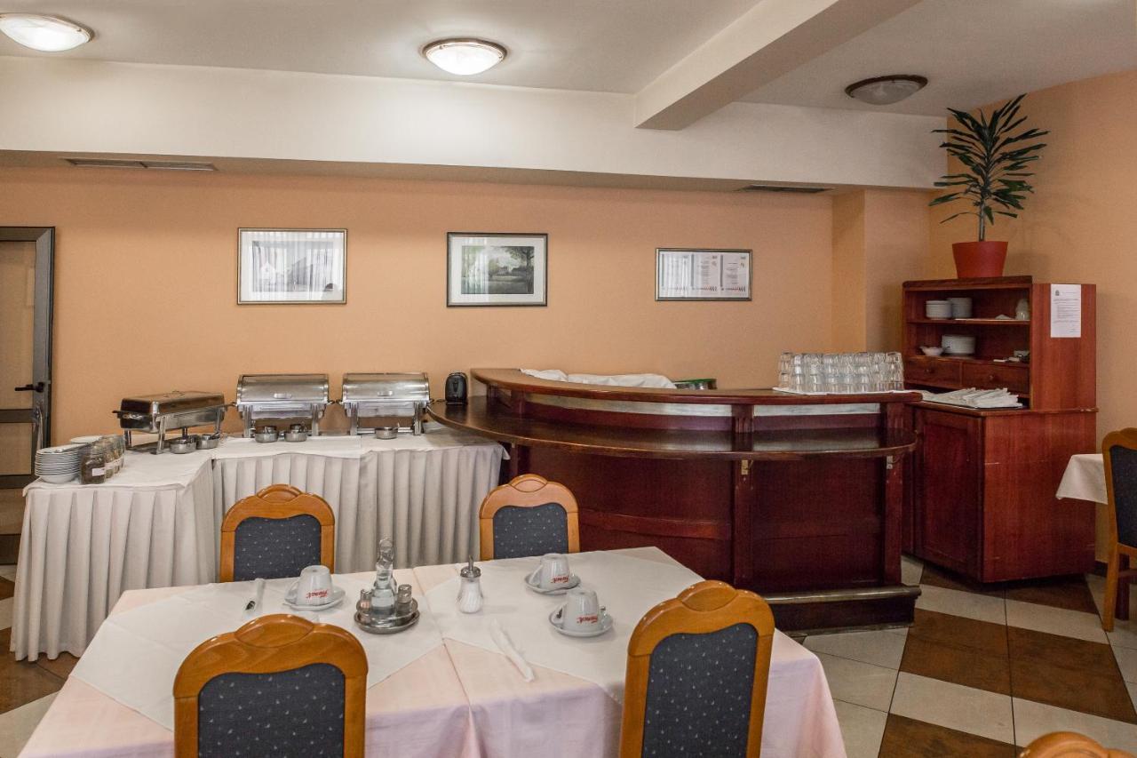 Hotel Carlstadt カルロヴァッツ エクステリア 写真