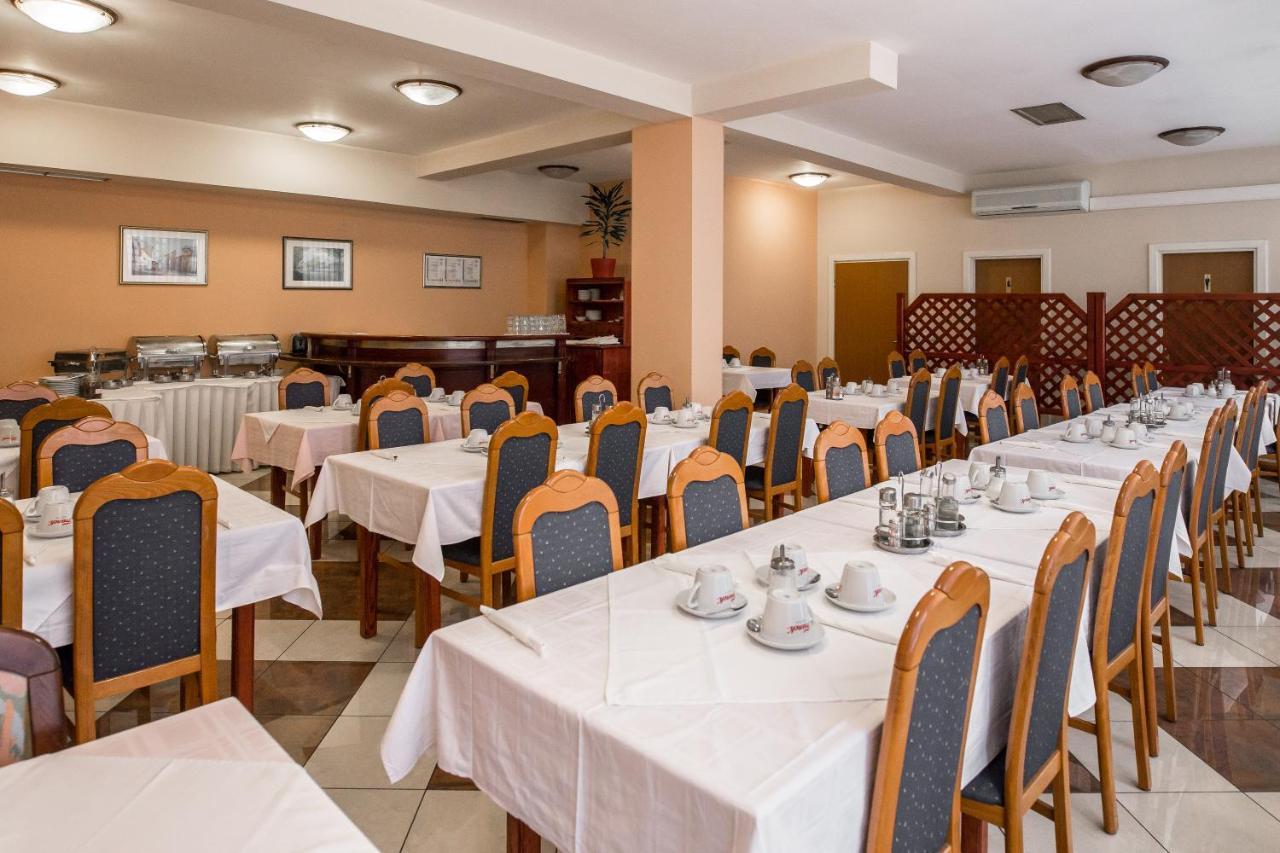 Hotel Carlstadt カルロヴァッツ エクステリア 写真