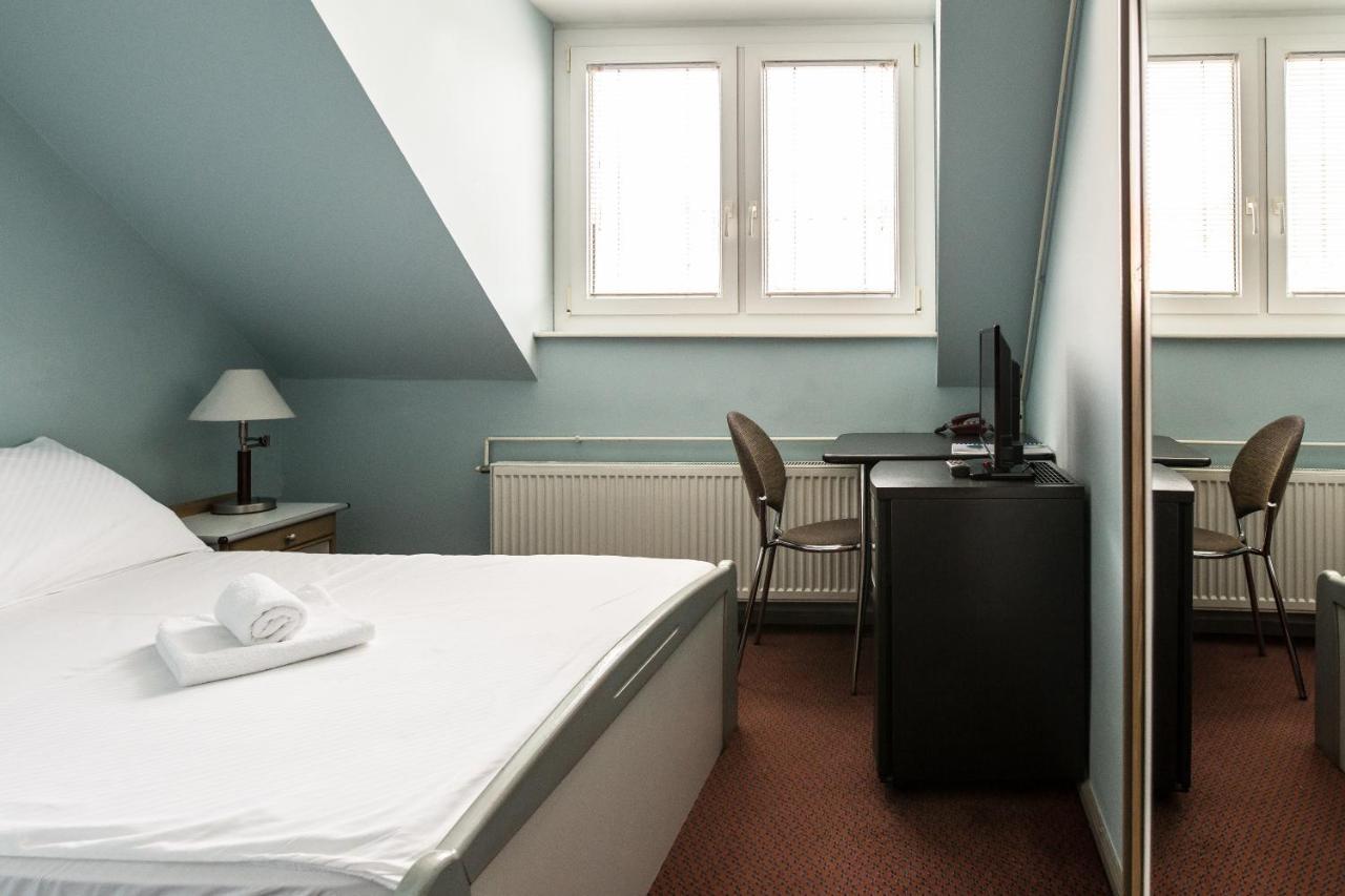 Hotel Carlstadt カルロヴァッツ エクステリア 写真