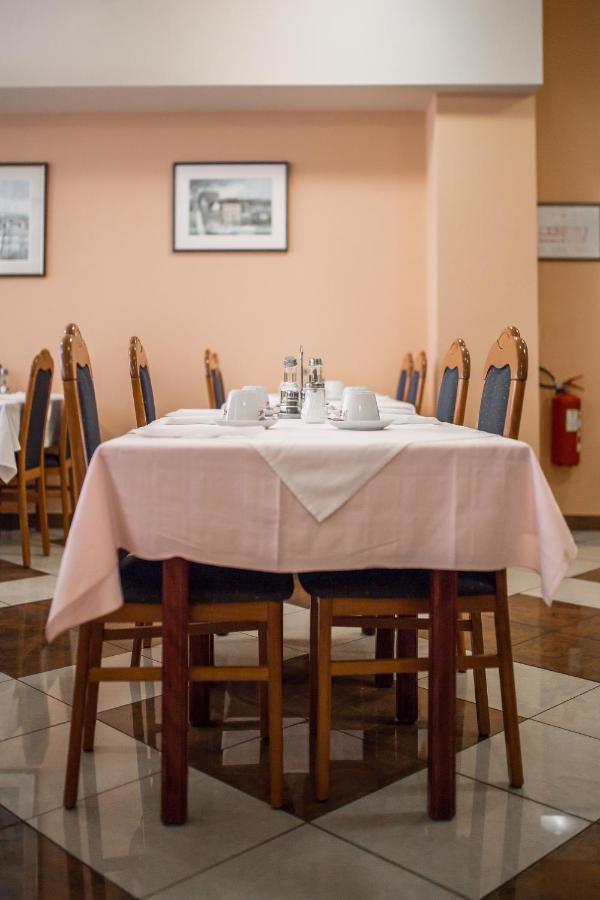 Hotel Carlstadt カルロヴァッツ エクステリア 写真